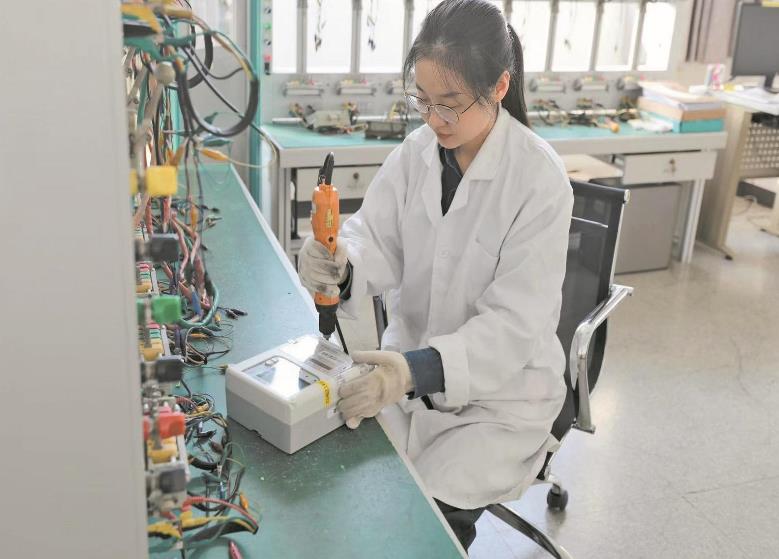 謝超：十年如一日，專和電能表“較真”