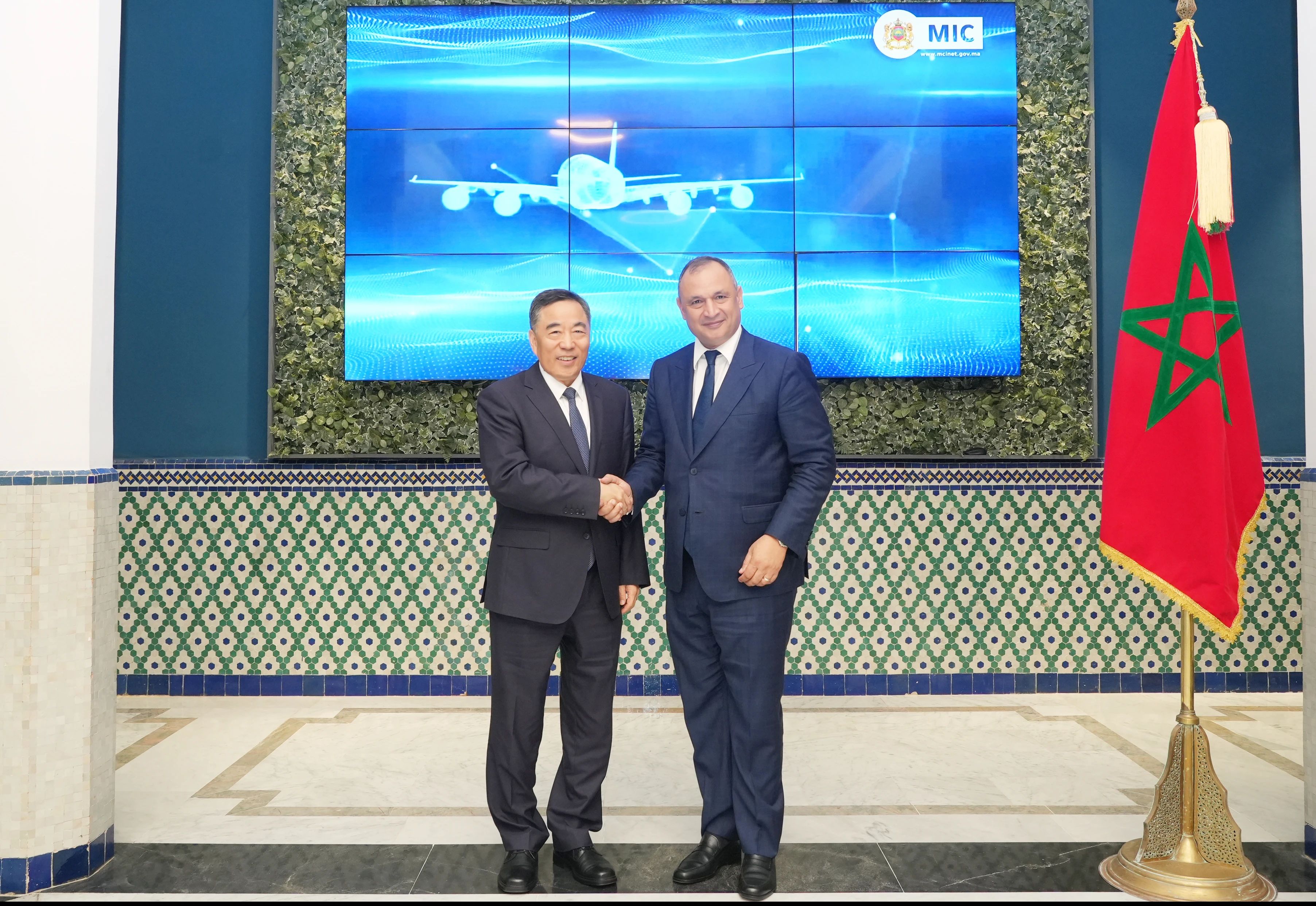 中國能建黨委書記、董事長宋海良與摩洛哥工業(yè)與貿(mào)易大臣里亞德·梅祖爾會談