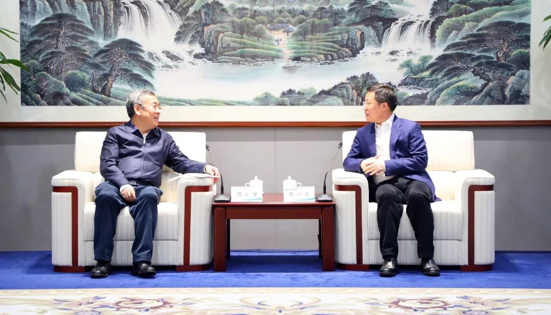 中國(guó)電氣裝備黨委書記、董事長(zhǎng)李洪鳳會(huì)見國(guó)家開發(fā)銀行戰(zhàn)略客戶部總經(jīng)理邵立波